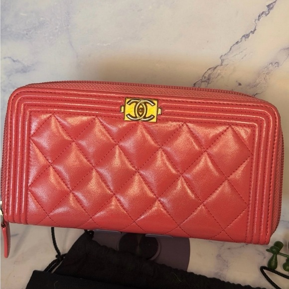 Chanel Pink Quilted Wallet on Chain - Picture 2 of 11